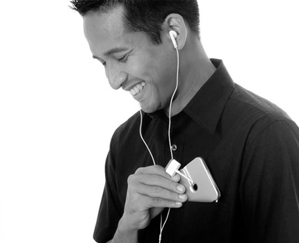 Fodralet har även en praktisk ficka för sedlar, kreditkort mm.