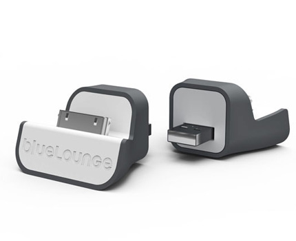 Kopplas till väggkontakten som medföljer din iPod/iPhone